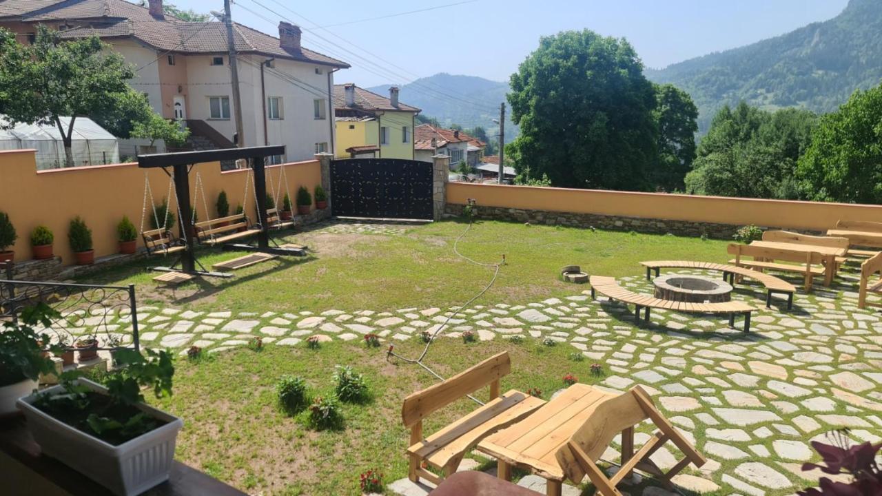 Guesthouse Nefertiti Smolyan Extérieur photo
